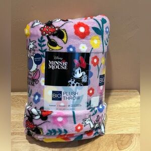 NWTS DISNEY MINNIE MOUSE & DAISY THE BIG ONE- PLUSH THROW BLANKET FLORAL ACCENTS
